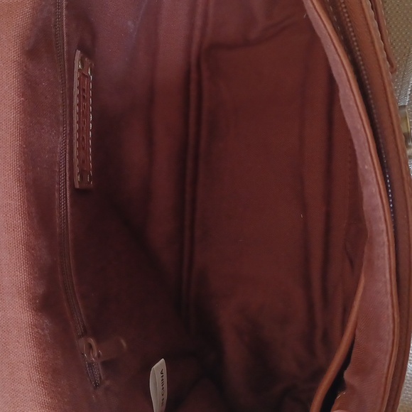 Fossil Leather Flap Organizer Bag! - Picture 10 of 16